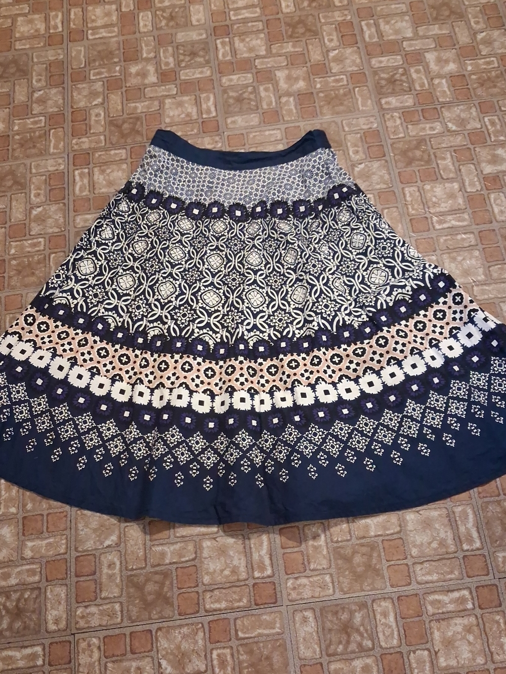Studio West Navy and White Printed Circle Skirt Size Medium